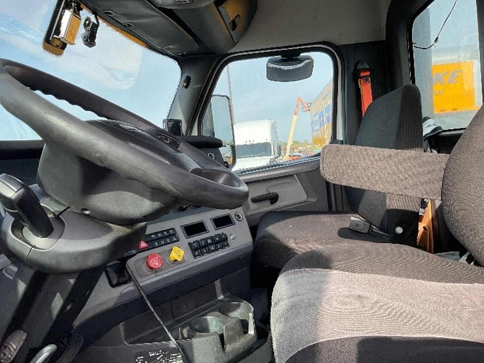 Day Cab Tractor-Heavy Duty Tractors-Freightliner-2019-T11664ST-West Sacramento-CA-627,119\n\t\tmiles-$ 30,250 - Image 10