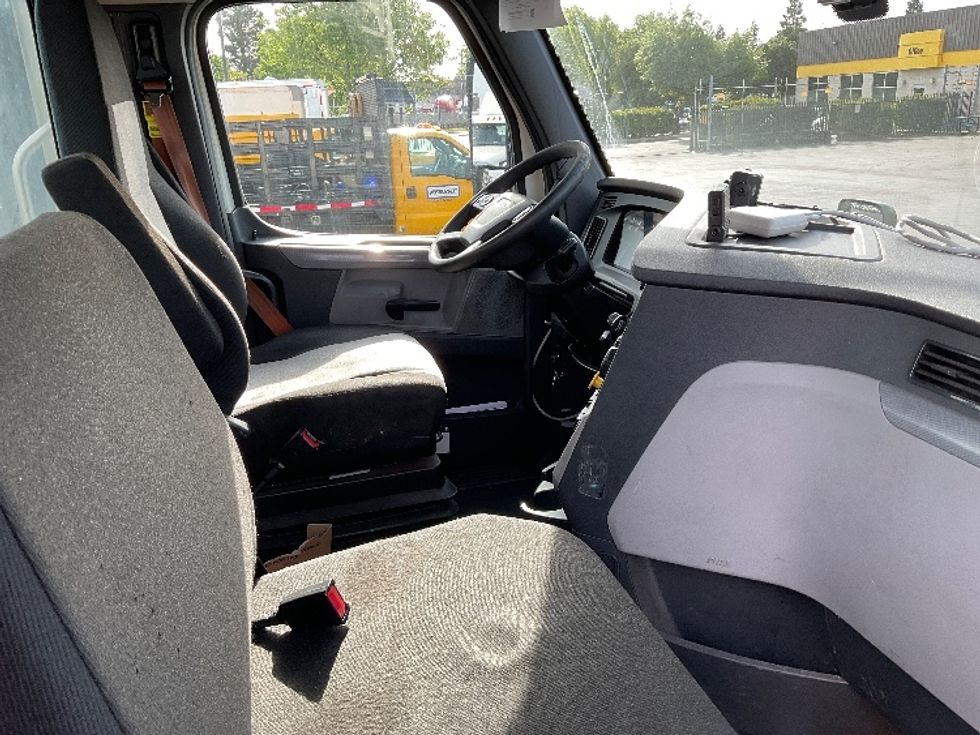 Day Cab Tractor-Heavy Duty Tractors-Freightliner-2019-T11664ST-West Sacramento-CA-627,119\n\t\tmiles-$ 30,250 - Image 12