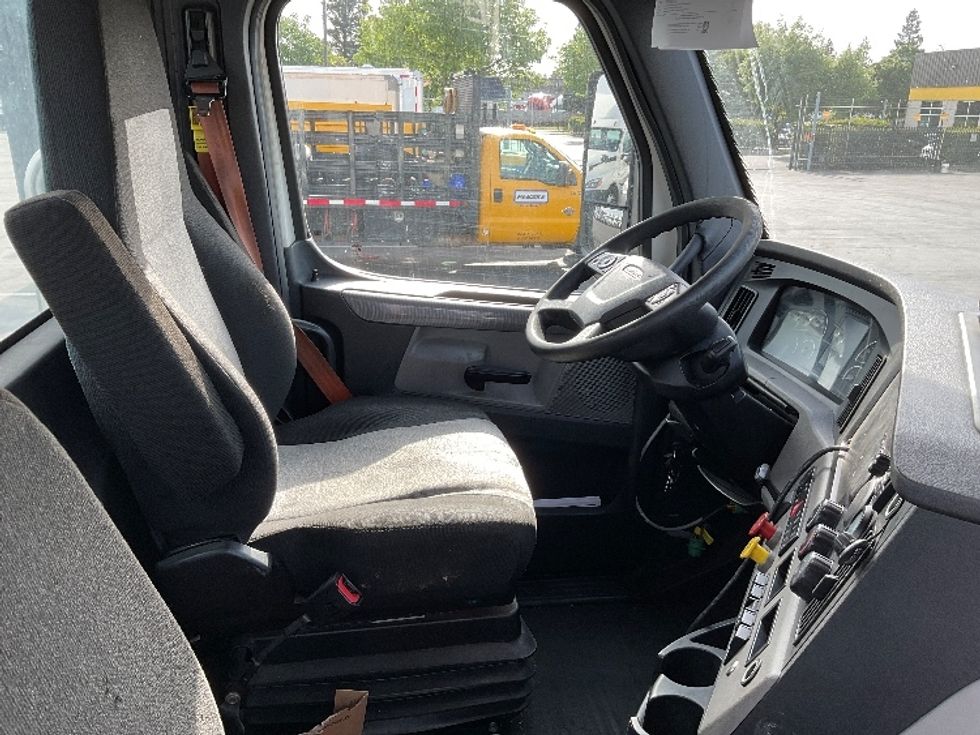 Day Cab Tractor-Heavy Duty Tractors-Freightliner-2019-T11664ST-West Sacramento-CA-627,119\n\t\tmiles-$ 30,250 - Image 14