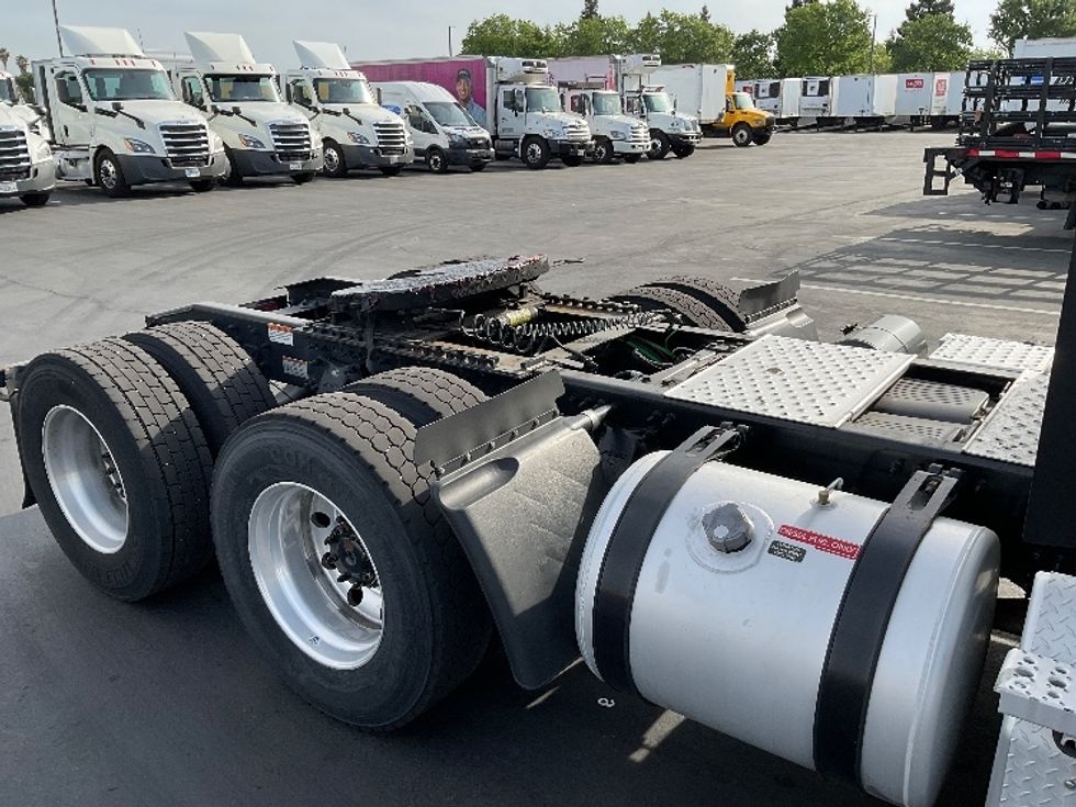 Day Cab Tractor-Heavy Duty Tractors-Freightliner-2019-T11664ST-West Sacramento-CA-627,119\n\t\tmiles-$ 30,250 - Image 18
