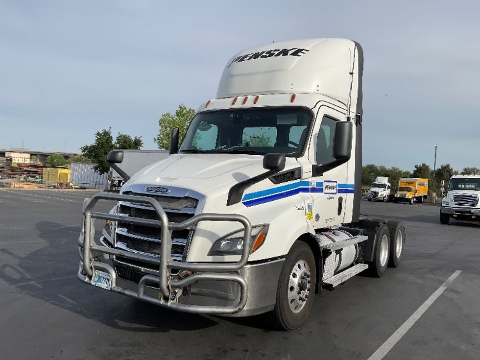 Day Cab Tractor-Heavy Duty Tractors-Freightliner-2019-T11664ST-West Sacramento-CA-627,119\n\t\tmiles-$ 30,250 - Image 3
