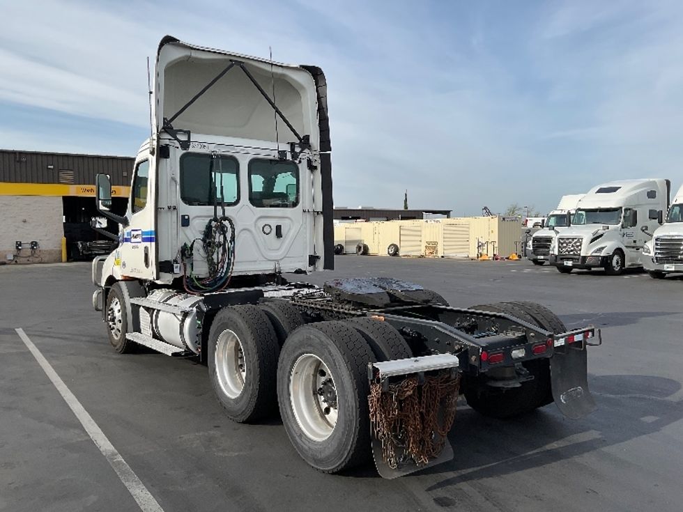 Day Cab Tractor-Heavy Duty Tractors-Freightliner-2019-T11664ST-West Sacramento-CA-627,119\n\t\tmiles-$ 30,250 - Image 5