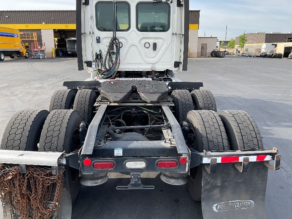 Day Cab Tractor-Heavy Duty Tractors-Freightliner-2019-T11664ST-West Sacramento-CA-627,119\n\t\tmiles-$ 30,250 - Image 6