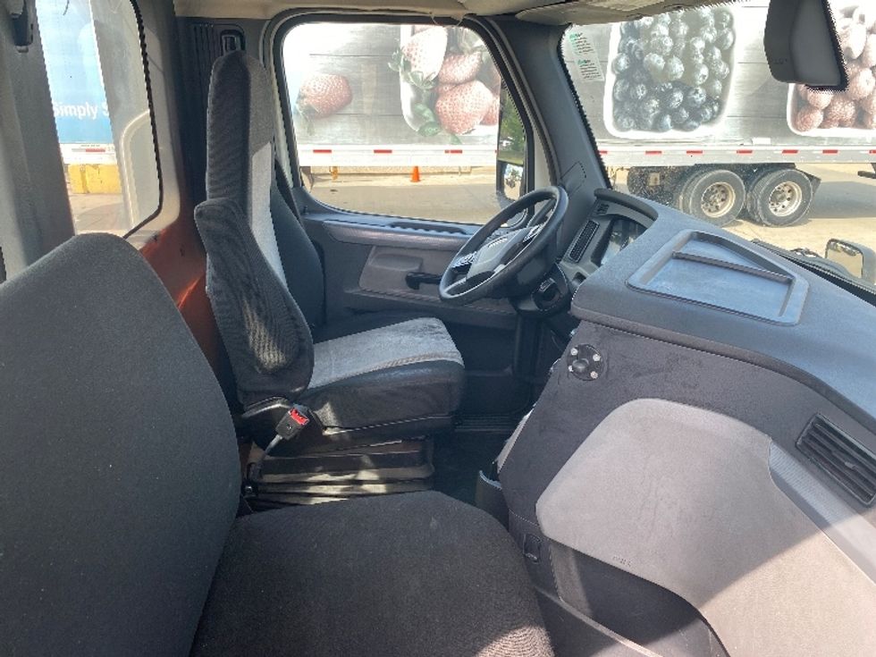 Day Cab Tractor-Heavy Duty Tractors-Freightliner-2019-T11664ST-Windsor-WI-556,066\n\t\tmiles-$ 40,250 - Image 14