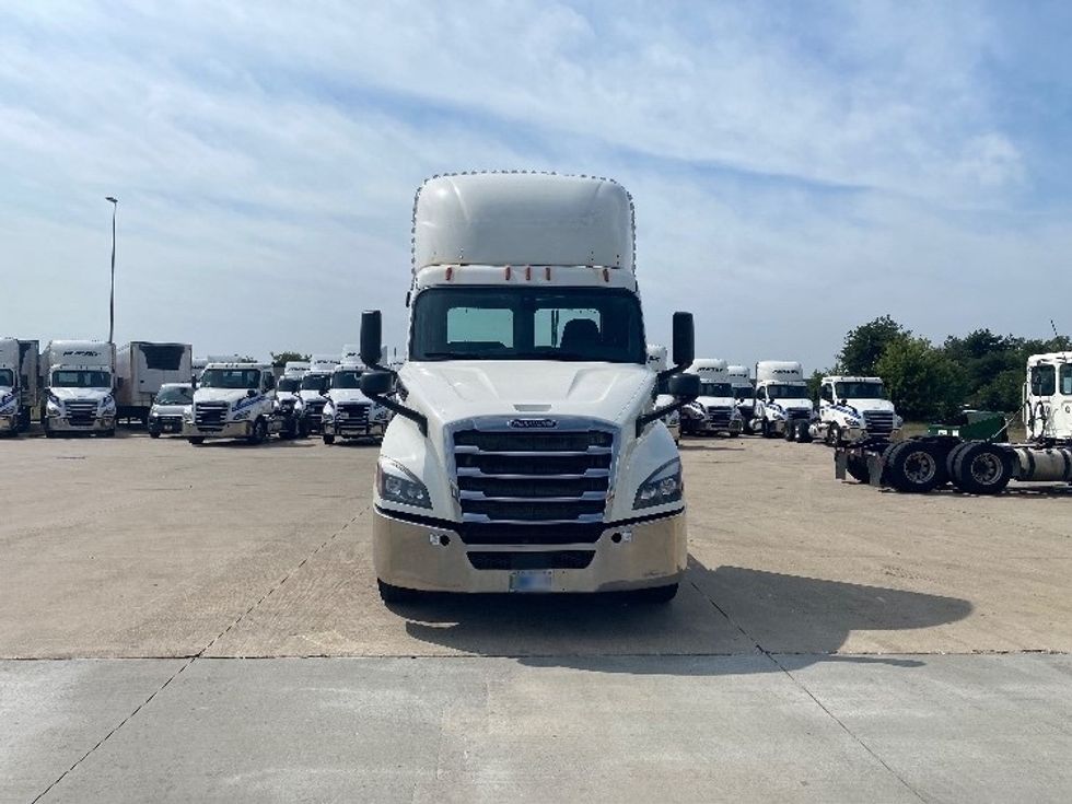 Day Cab Tractor-Heavy Duty Tractors-Freightliner-2019-T11664ST-Windsor-WI-556,066\n\t\tmiles-$ 40,250 - Image 2
