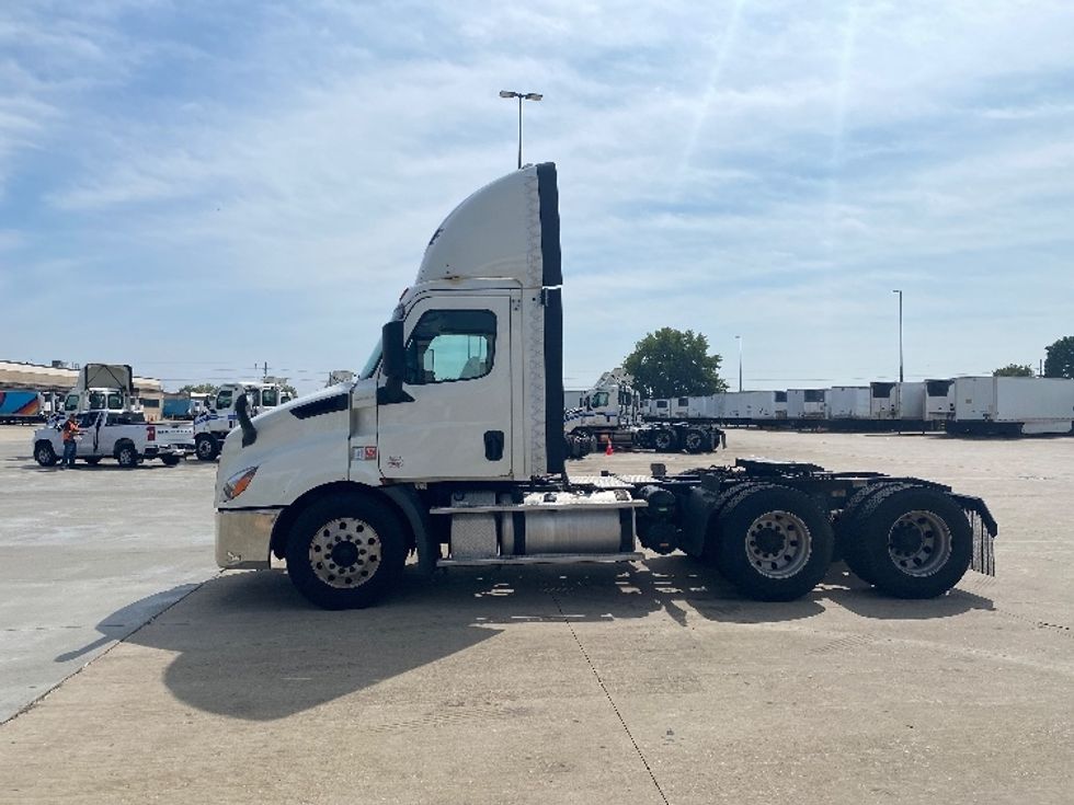 Day Cab Tractor-Heavy Duty Tractors-Freightliner-2019-T11664ST-Windsor-WI-556,066\n\t\tmiles-$ 40,250 - Image 4