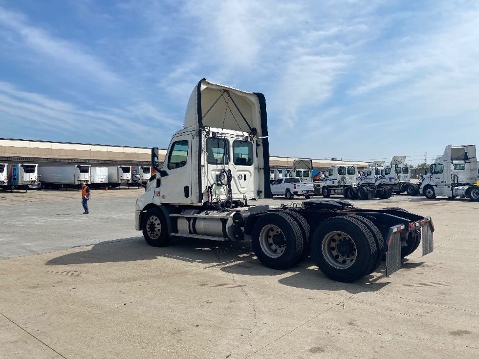 Day Cab Tractor-Heavy Duty Tractors-Freightliner-2019-T11664ST-Windsor-WI-556,066\n\t\tmiles-$ 40,250 - Image 5