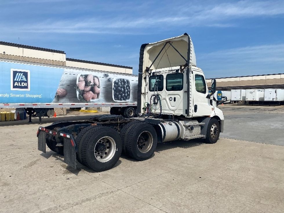 Day Cab Tractor-Heavy Duty Tractors-Freightliner-2019-T11664ST-Windsor-WI-556,066\n\t\tmiles-$ 40,250 - Image 7
