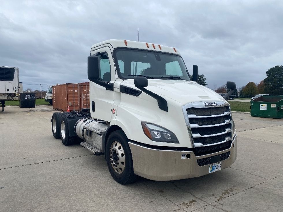 Day Cab Tractor-Heavy Duty Tractors-Freightliner-2019-T11664ST-Windsor-WI-565,963\n\t\tmiles-$ 38,000 - Image 1