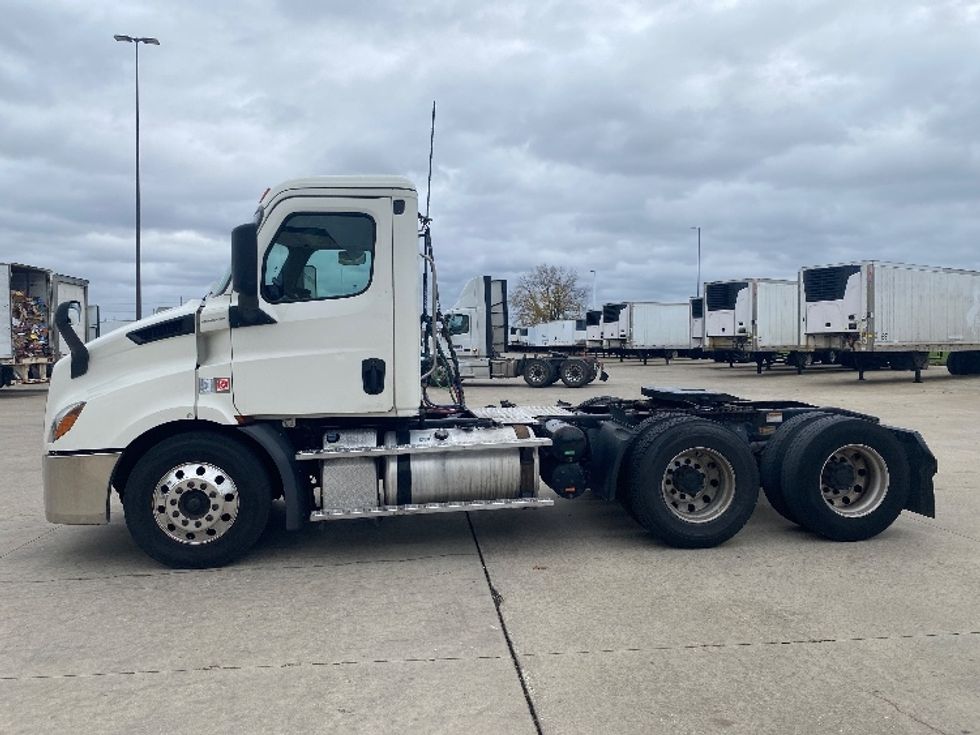 Day Cab Tractor-Heavy Duty Tractors-Freightliner-2019-T11664ST-Windsor-WI-565,963\n\t\tmiles-$ 38,000 - Image 4