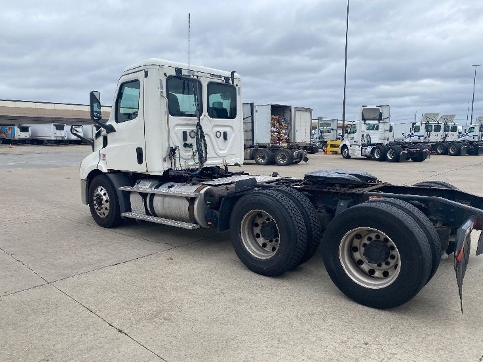 Day Cab Tractor-Heavy Duty Tractors-Freightliner-2019-T11664ST-Windsor-WI-565,963\n\t\tmiles-$ 38,000 - Image 5