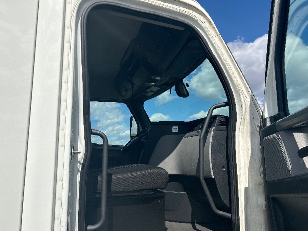 Day Cab Tractor-Heavy Duty Tractors-Freightliner-2019-T11664ST-Windsor-WI-799,457\n\t\tmiles-$ 25,250 - Image 12