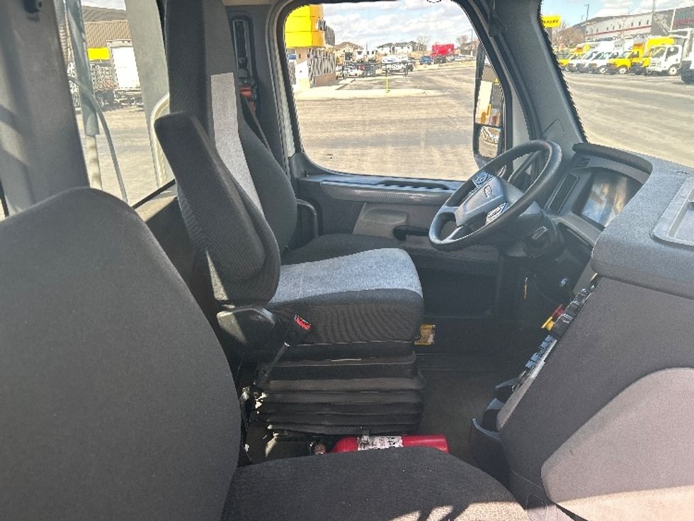 Day Cab Tractor-Heavy Duty Tractors-Freightliner-2019-T11664ST-Windsor-WI-799,457\n\t\tmiles-$ 25,250 - Image 14