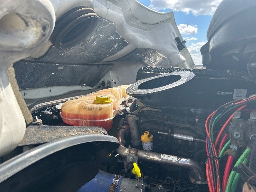 Day Cab Tractor-Heavy Duty Tractors-Freightliner-2019-T11664ST-Windsor-WI-799,457\n\t\tmiles-$ 25,250 - Image 16