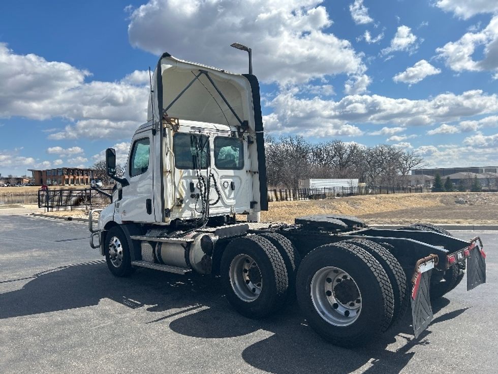 Day Cab Tractor-Heavy Duty Tractors-Freightliner-2019-T11664ST-Windsor-WI-799,457\n\t\tmiles-$ 25,250 - Image 5
