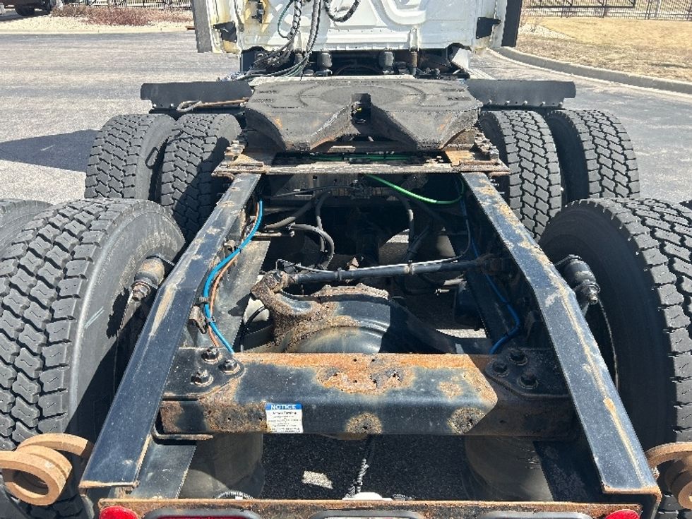 Day Cab Tractor-Heavy Duty Tractors-Freightliner-2019-T11664ST-Windsor-WI-799,457\n\t\tmiles-$ 25,250 - Image 6
