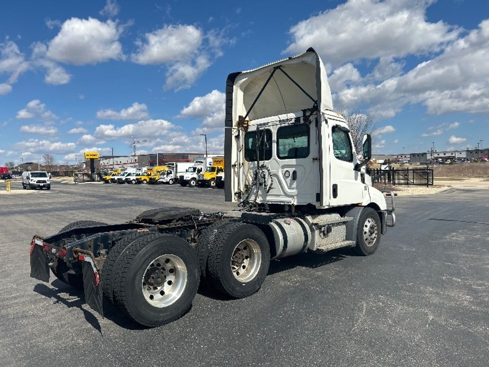 Day Cab Tractor-Heavy Duty Tractors-Freightliner-2019-T11664ST-Windsor-WI-799,457\n\t\tmiles-$ 25,250 - Image 7