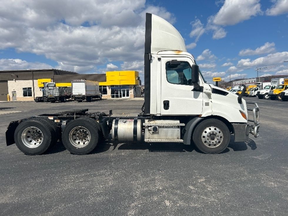 Day Cab Tractor-Heavy Duty Tractors-Freightliner-2019-T11664ST-Windsor-WI-799,457\n\t\tmiles-$ 25,250 - Image 8