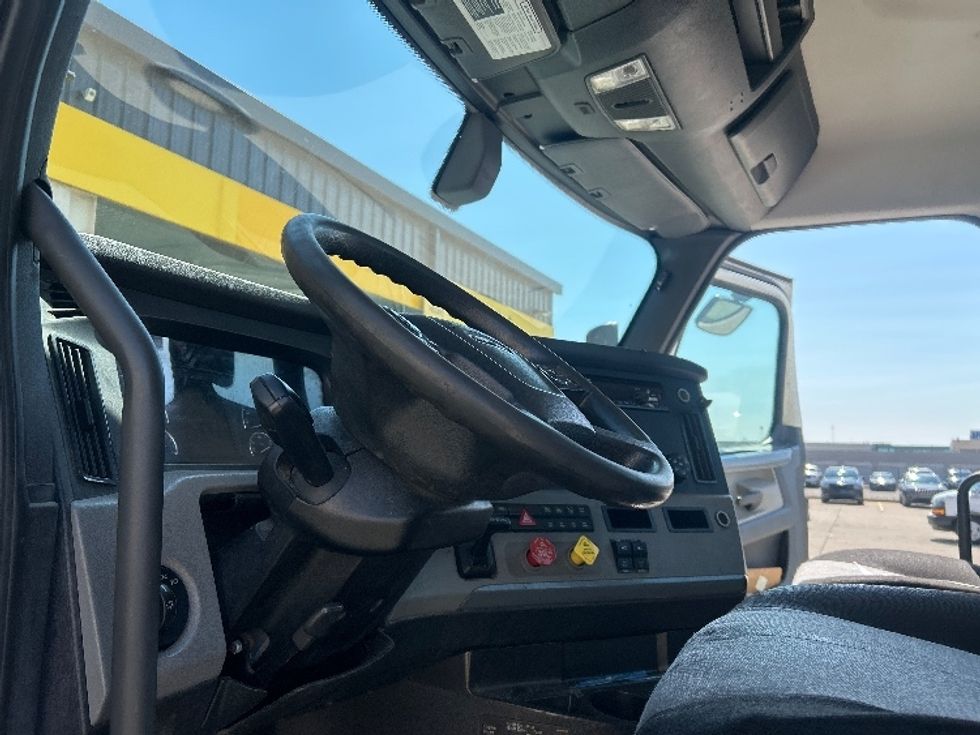 Day Cab Tractor-Heavy Duty Tractors-Freightliner-2019-T12642ST-Allen Park-MI-390,438\n\t\tmiles-$ 33,000 - Image 10