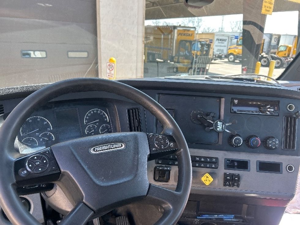 Day Cab Tractor-Heavy Duty Tractors-Freightliner-2019-T12642ST-Allen Park-MI-390,438\n\t\tmiles-$ 33,000 - Image 11