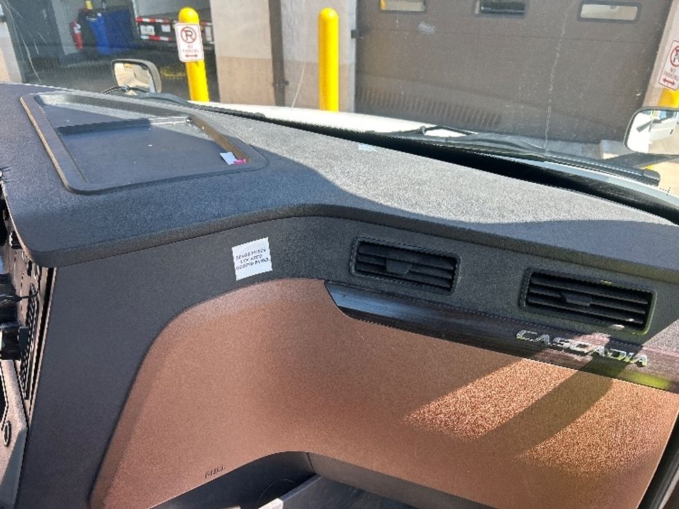 Day Cab Tractor-Heavy Duty Tractors-Freightliner-2019-T12642ST-Allen Park-MI-390,438\n\t\tmiles-$ 33,000 - Image 13