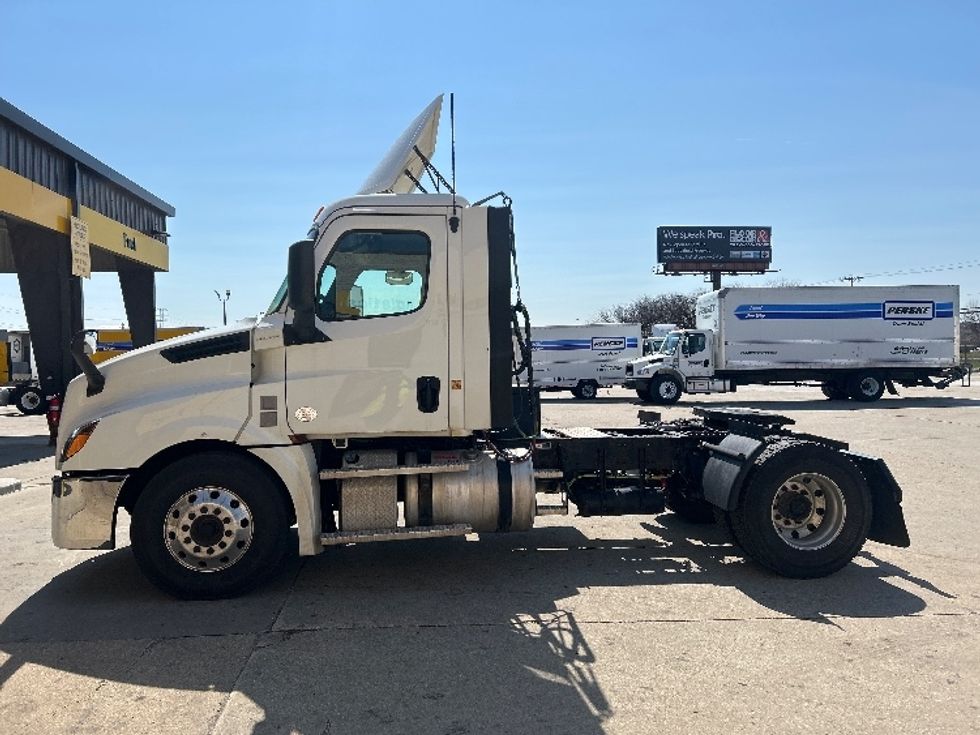 Day Cab Tractor-Heavy Duty Tractors-Freightliner-2019-T12642ST-Allen Park-MI-390,438\n\t\tmiles-$ 33,000 - Image 4