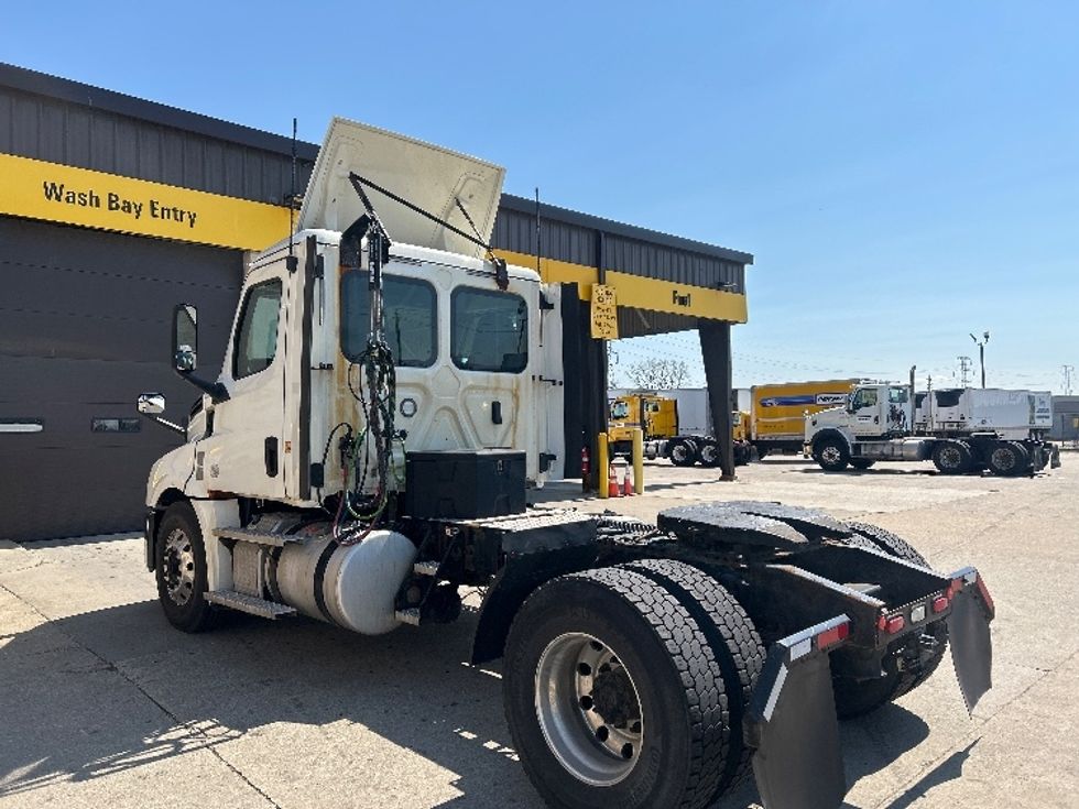 Day Cab Tractor-Heavy Duty Tractors-Freightliner-2019-T12642ST-Allen Park-MI-390,438\n\t\tmiles-$ 33,000 - Image 5