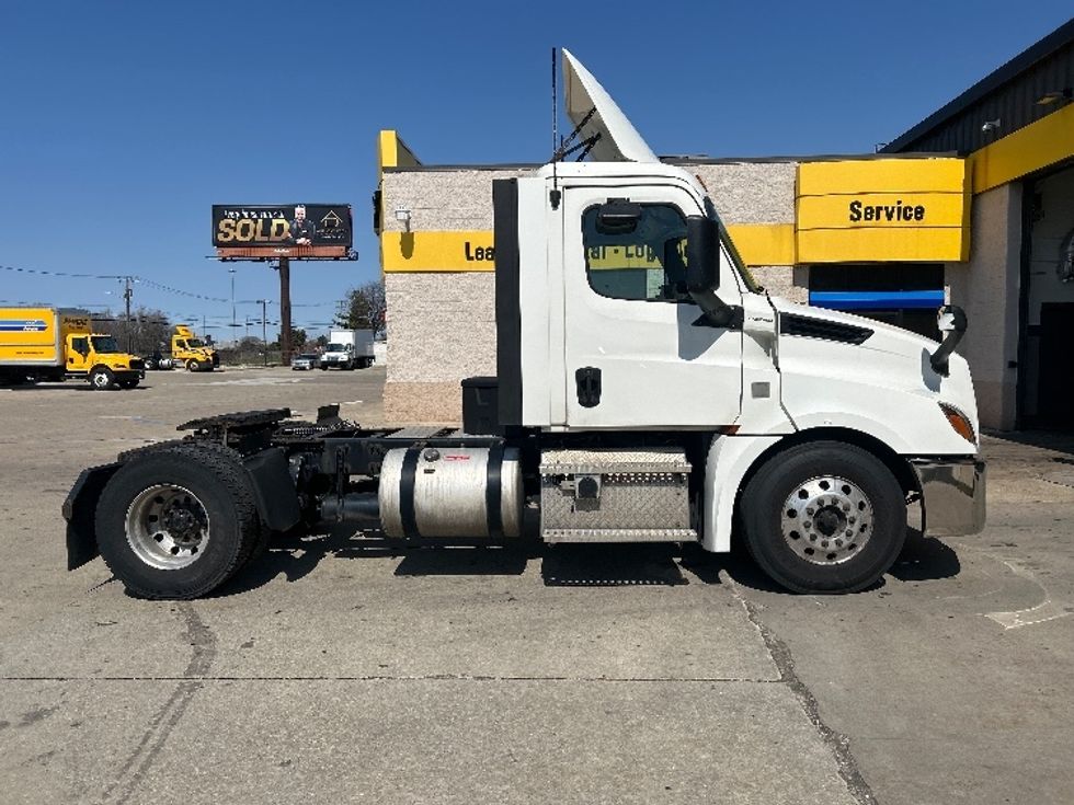 Day Cab Tractor-Heavy Duty Tractors-Freightliner-2019-T12642ST-Allen Park-MI-390,438\n\t\tmiles-$ 33,000 - Image 8