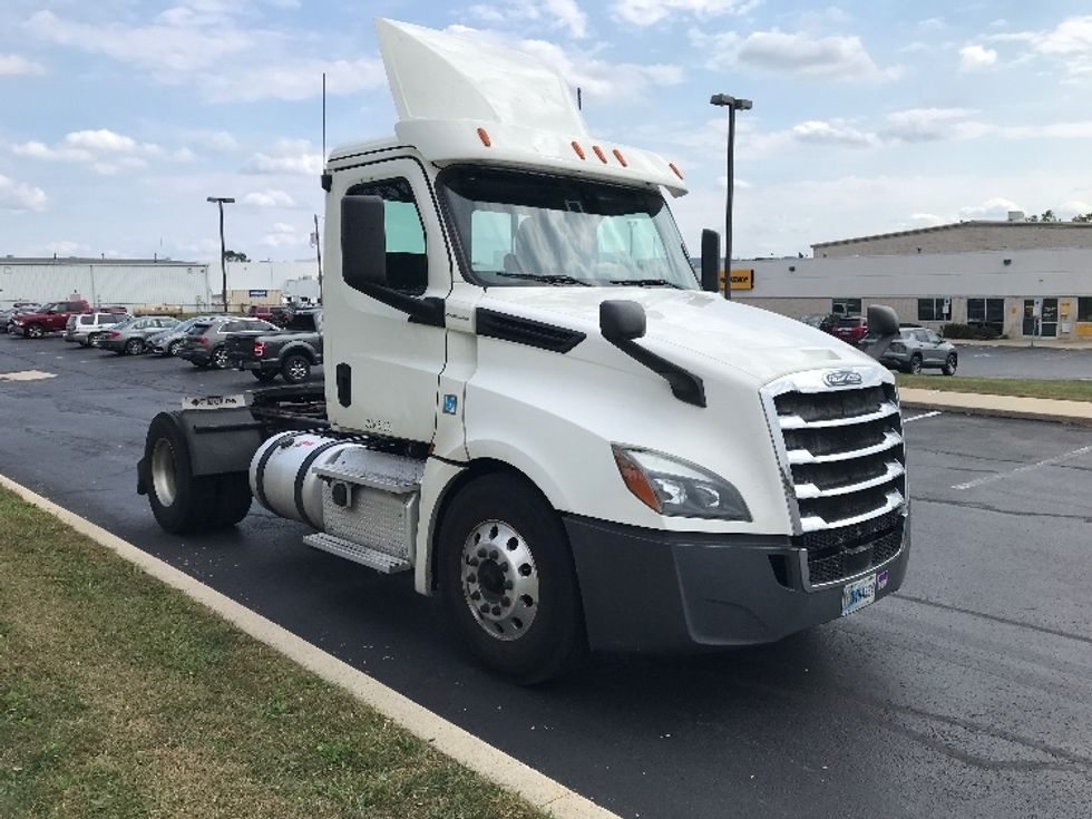 Day Cab Tractor-Heavy Duty Tractors-Freightliner-2019-T12642ST-Allentown-PA-324,359\n\t\tmiles-$ 37,000 - Image 1