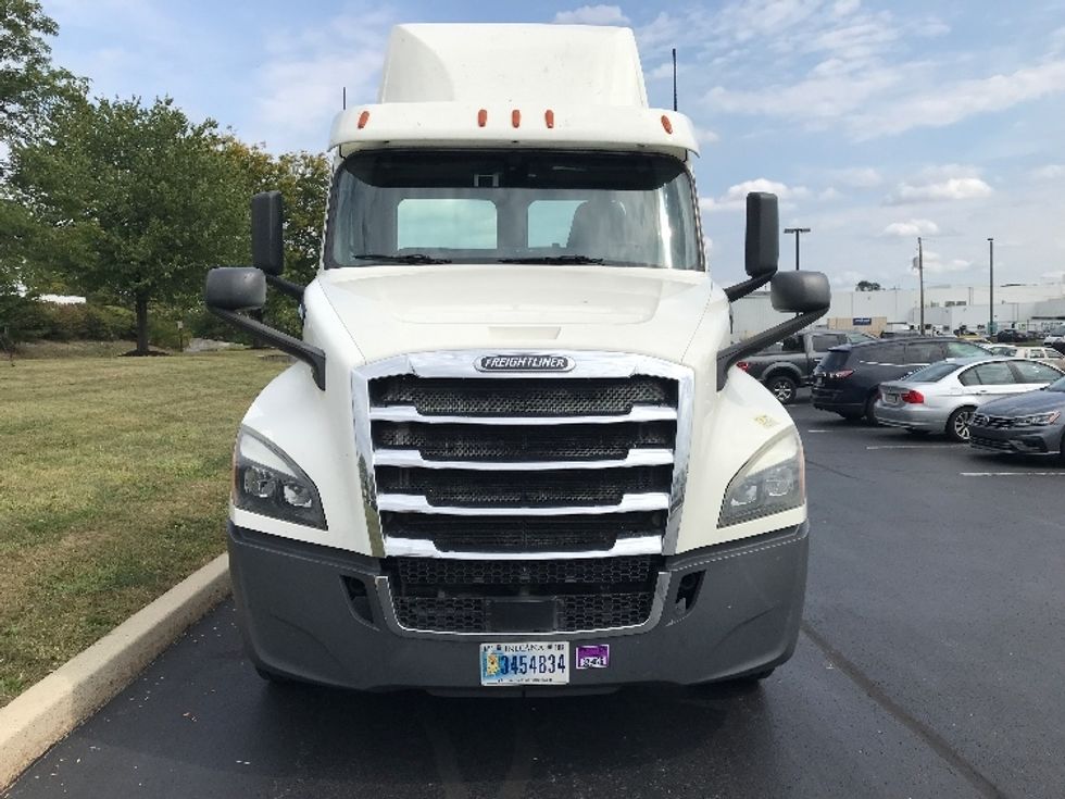 Day Cab Tractor-Heavy Duty Tractors-Freightliner-2019-T12642ST-Allentown-PA-324,359\n\t\tmiles-$ 37,000 - Image 2