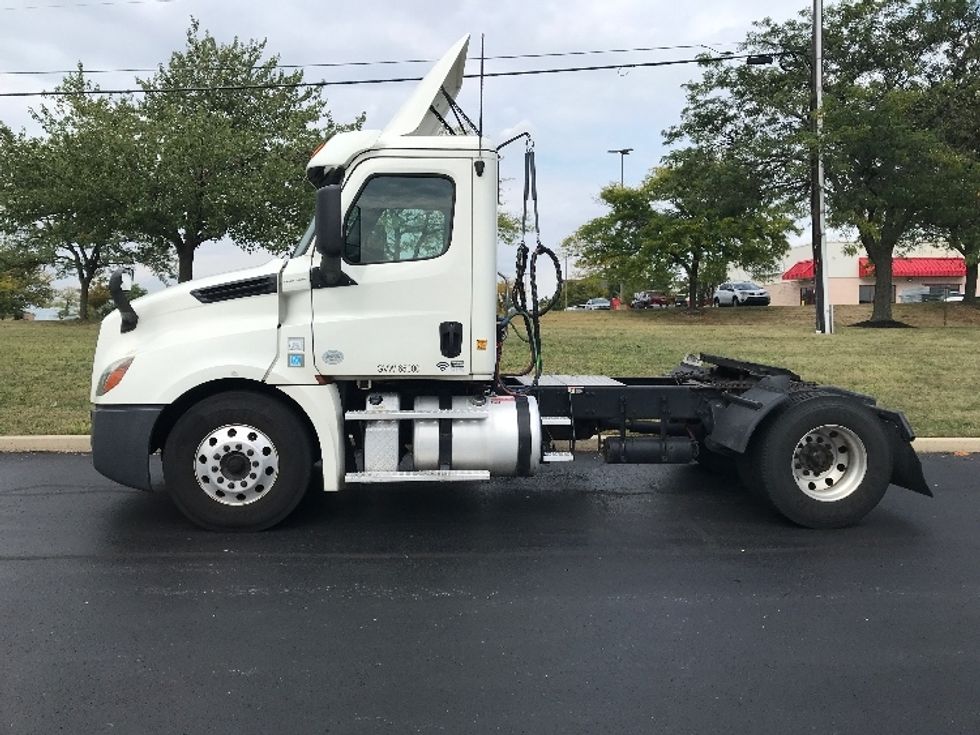 Day Cab Tractor-Heavy Duty Tractors-Freightliner-2019-T12642ST-Allentown-PA-324,359\n\t\tmiles-$ 37,000 - Image 4