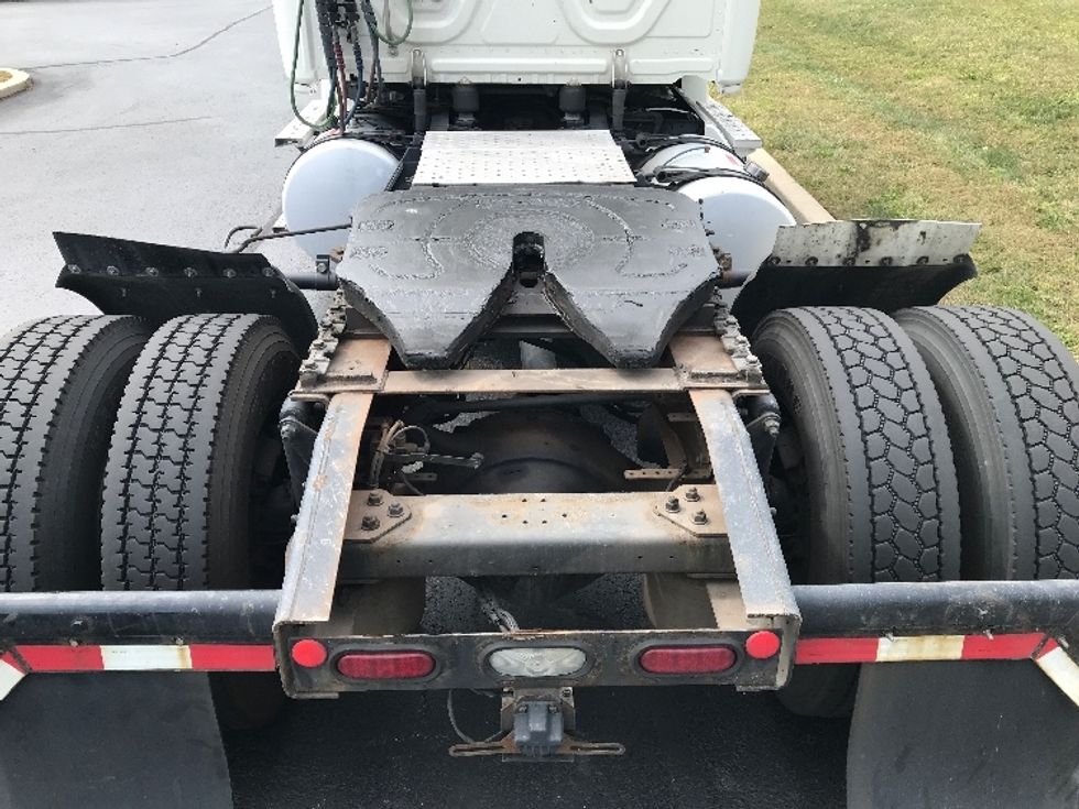 Day Cab Tractor-Heavy Duty Tractors-Freightliner-2019-T12642ST-Allentown-PA-324,359\n\t\tmiles-$ 37,000 - Image 6