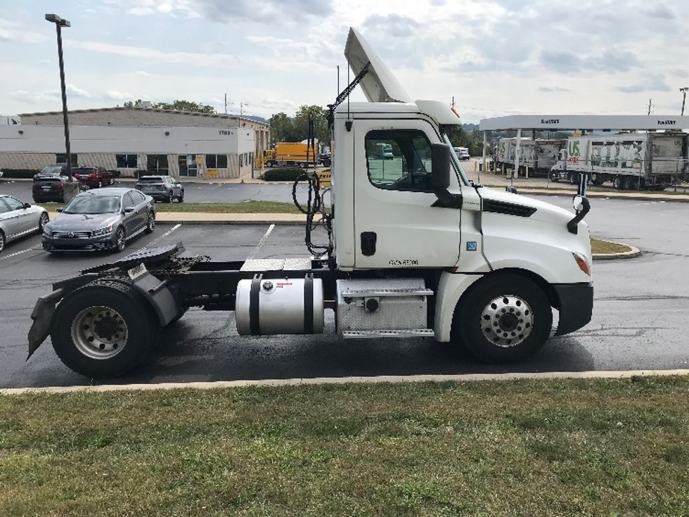 Day Cab Tractor-Heavy Duty Tractors-Freightliner-2019-T12642ST-Allentown-PA-324,359\n\t\tmiles-$ 37,000 - Image 8