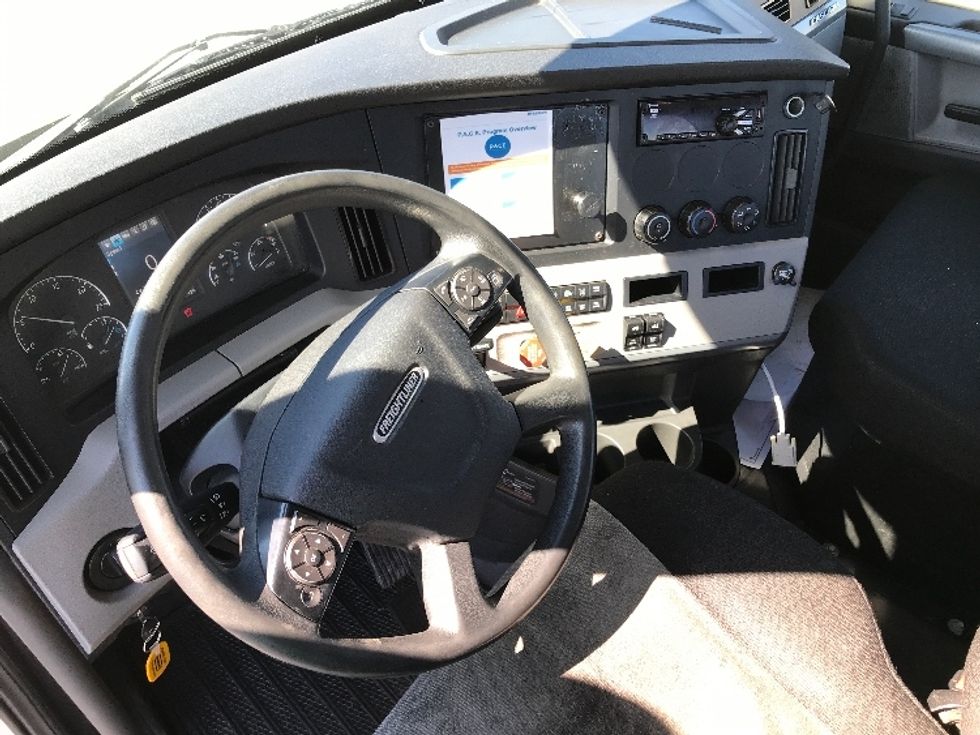 Day Cab Tractor-Heavy Duty Tractors-Freightliner-2019-T12642ST-Allentown-PA-344,725\n\t\tmiles-$ 40,250 - Image 10