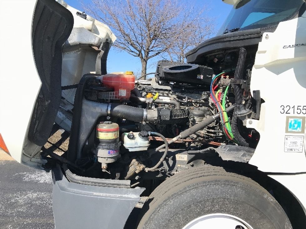 Day Cab Tractor-Heavy Duty Tractors-Freightliner-2019-T12642ST-Allentown-PA-344,725\n\t\tmiles-$ 40,250 - Image 16