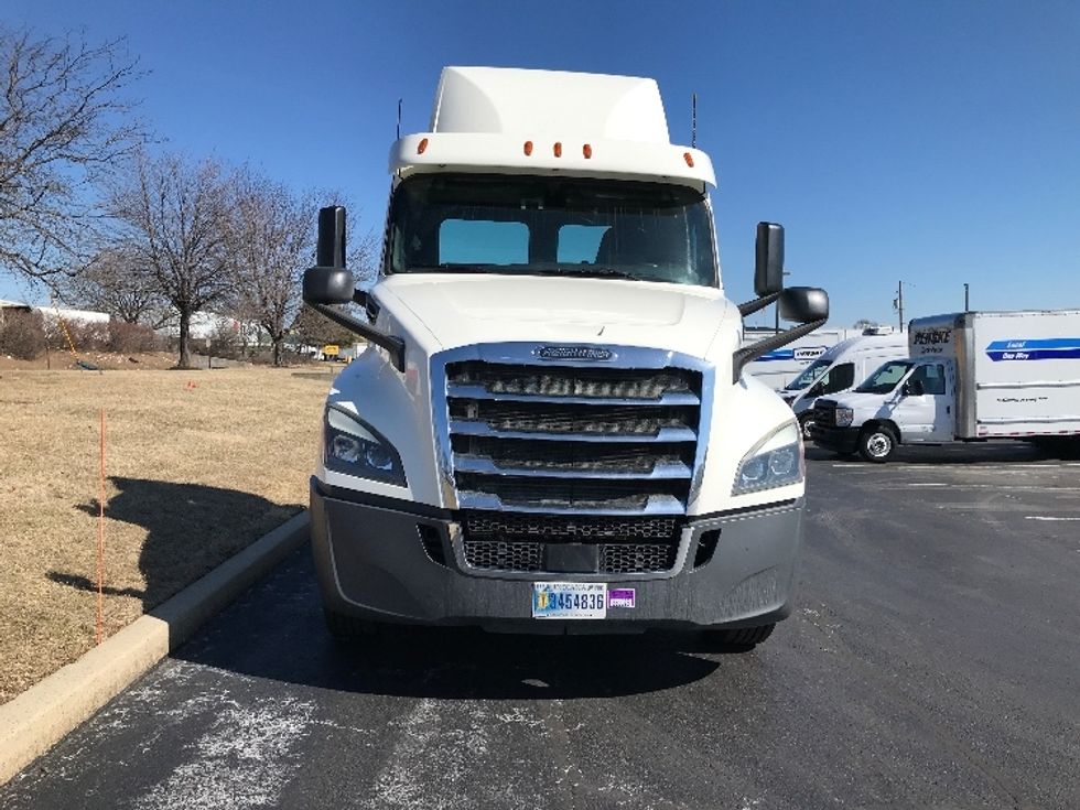 Day Cab Tractor-Heavy Duty Tractors-Freightliner-2019-T12642ST-Allentown-PA-344,725\n\t\tmiles-$ 40,250 - Image 2