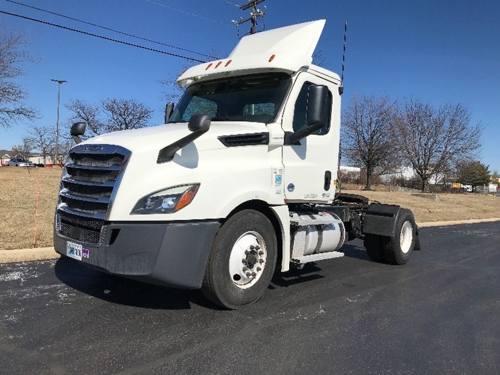 Day Cab Tractor-Heavy Duty Tractors-Freightliner-2019-T12642ST-Allentown-PA-344,725\n\t\tmiles-$ 40,250 - Image 3
