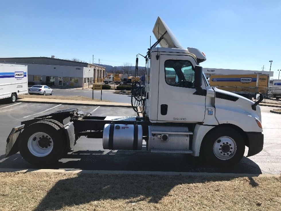Day Cab Tractor-Heavy Duty Tractors-Freightliner-2019-T12642ST-Allentown-PA-344,725\n\t\tmiles-$ 40,250 - Image 8