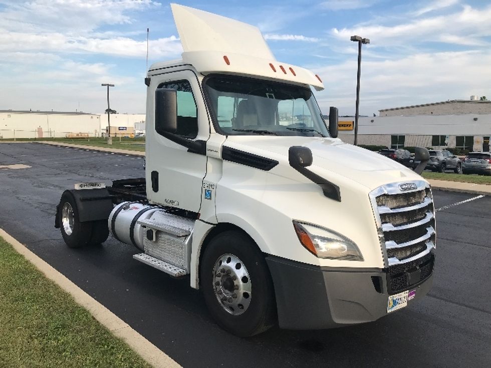 Day Cab Tractor-Heavy Duty Tractors-Freightliner-2019-T12642ST-Allentown-PA-381,539\n\t\tmiles-$ 34,250 - Image 1
