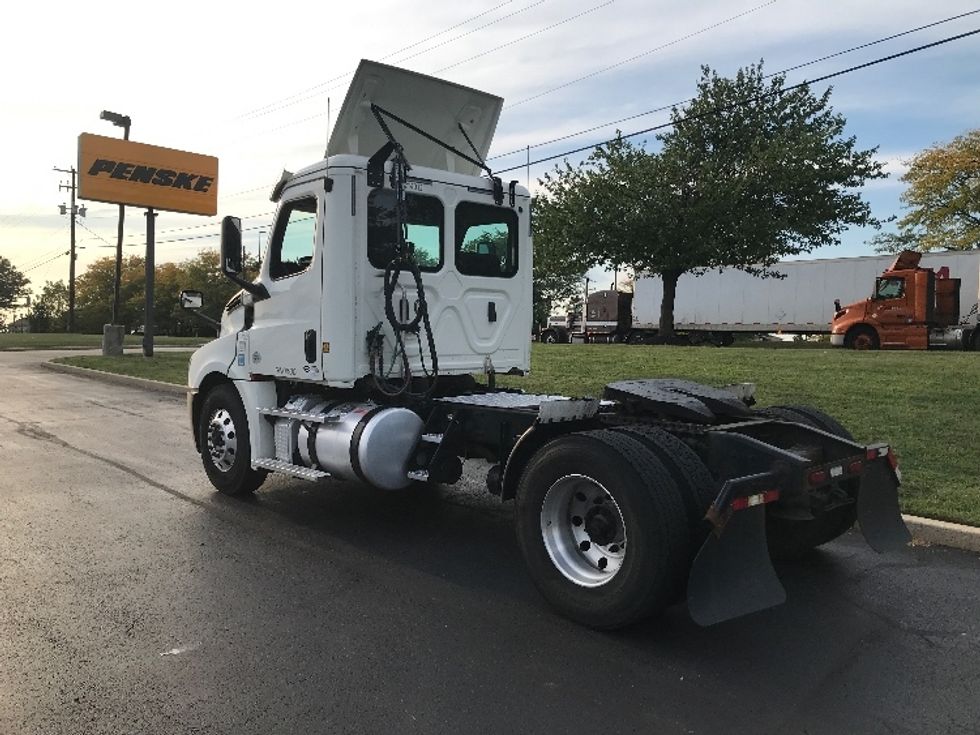 Day Cab Tractor-Heavy Duty Tractors-Freightliner-2019-T12642ST-Allentown-PA-381,539\n\t\tmiles-$ 34,250 - Image 5