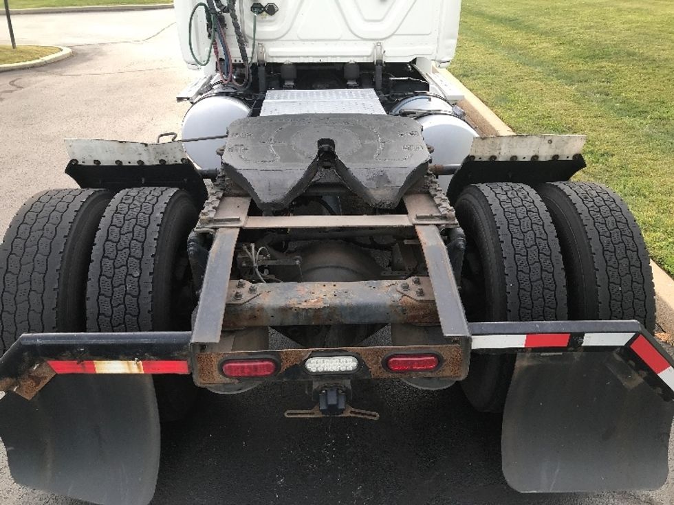 Day Cab Tractor-Heavy Duty Tractors-Freightliner-2019-T12642ST-Allentown-PA-381,539\n\t\tmiles-$ 34,250 - Image 6