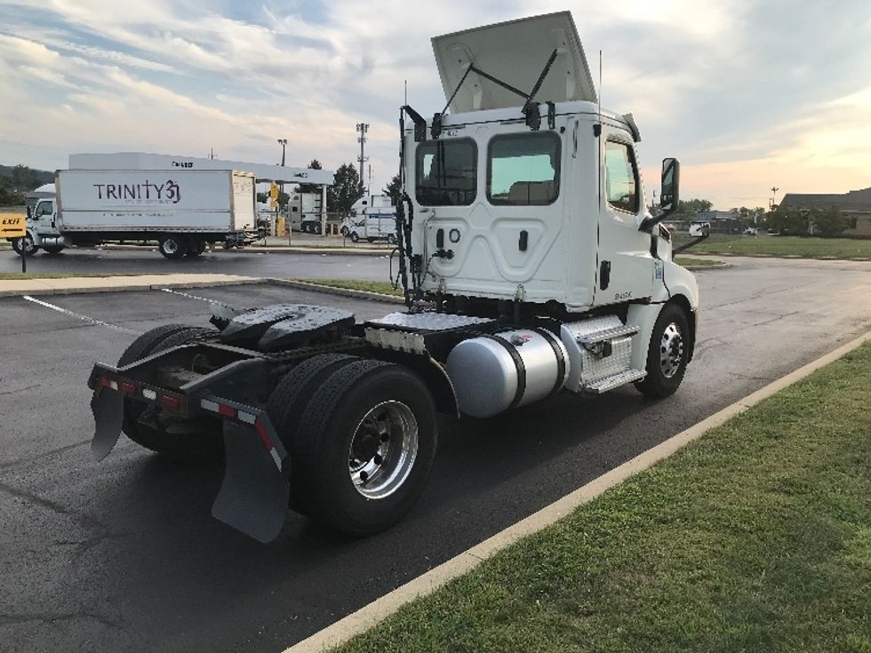 Day Cab Tractor-Heavy Duty Tractors-Freightliner-2019-T12642ST-Allentown-PA-381,539\n\t\tmiles-$ 34,250 - Image 7