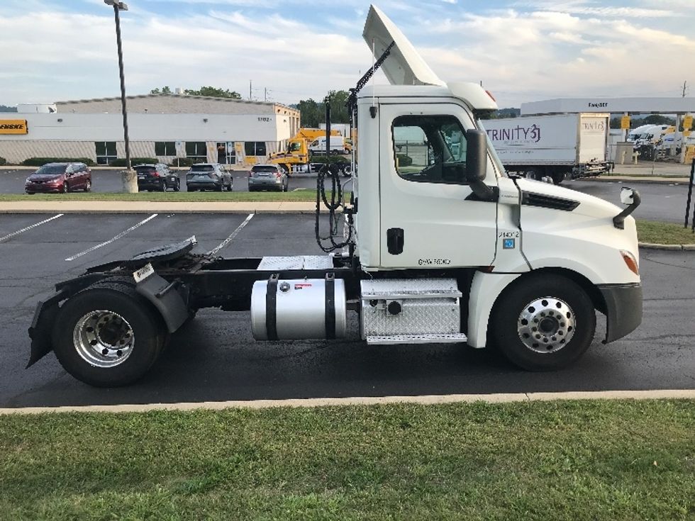 Day Cab Tractor-Heavy Duty Tractors-Freightliner-2019-T12642ST-Allentown-PA-381,539\n\t\tmiles-$ 34,250 - Image 8