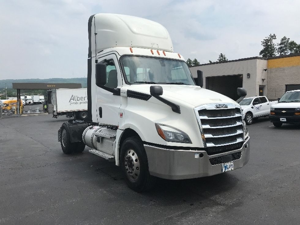 Day Cab Tractor-Heavy Duty Tractors-Freightliner-2019-T12642ST-Allentown-PA-619,900\n\t\tmiles-$ 24,250 - Image 1