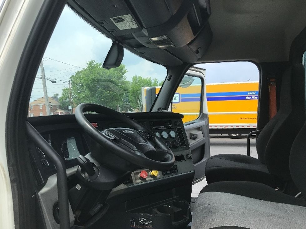 Day Cab Tractor-Heavy Duty Tractors-Freightliner-2019-T12642ST-Allentown-PA-619,900\n\t\tmiles-$ 24,250 - Image 10