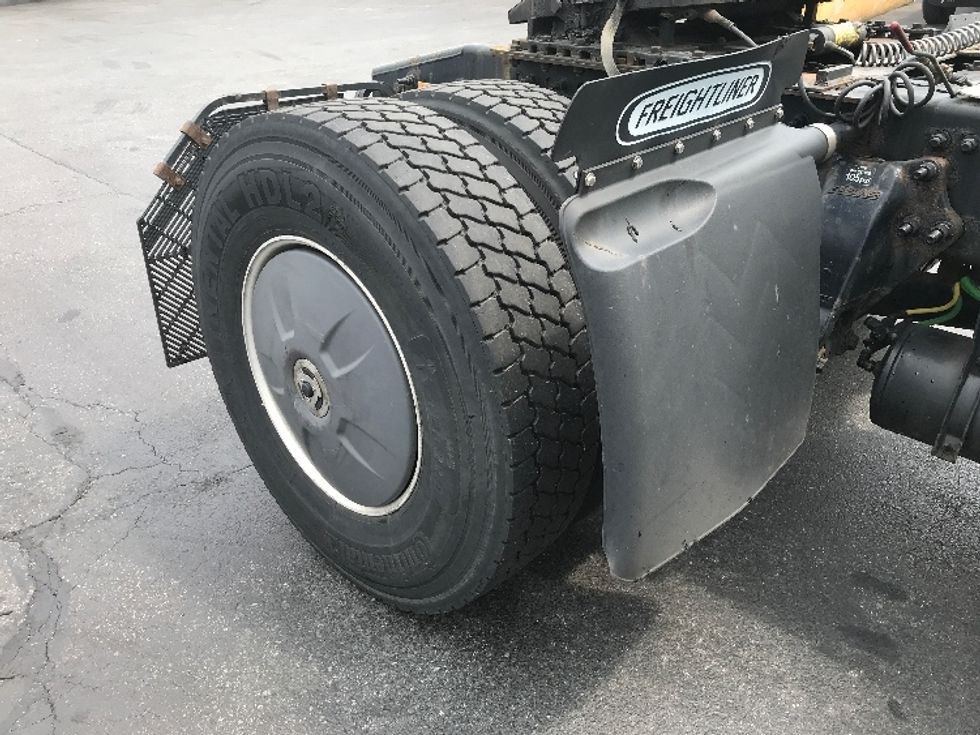 Day Cab Tractor-Heavy Duty Tractors-Freightliner-2019-T12642ST-Allentown-PA-619,900\n\t\tmiles-$ 24,250 - Image 17