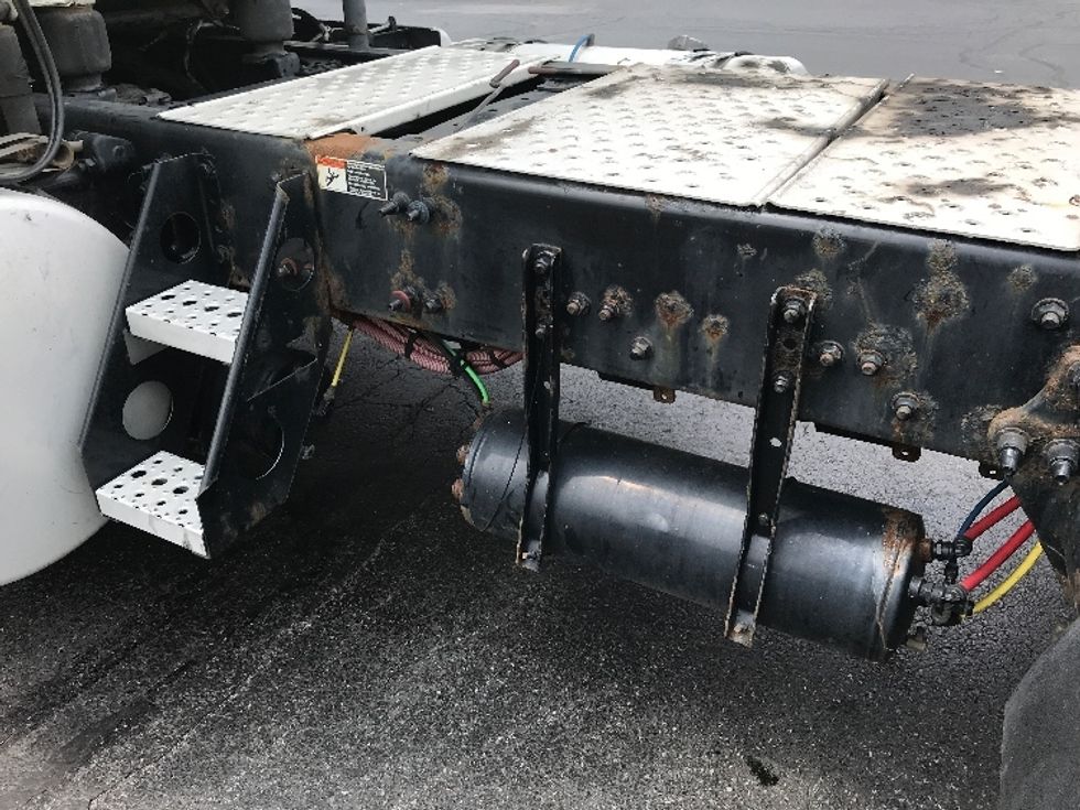 Day Cab Tractor-Heavy Duty Tractors-Freightliner-2019-T12642ST-Allentown-PA-619,900\n\t\tmiles-$ 24,250 - Image 20