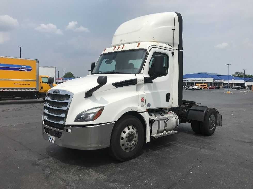 Day Cab Tractor-Heavy Duty Tractors-Freightliner-2019-T12642ST-Allentown-PA-619,900\n\t\tmiles-$ 24,250 - Image 3