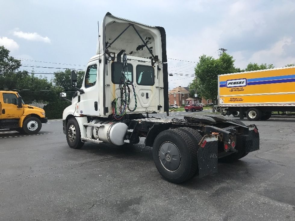 Day Cab Tractor-Heavy Duty Tractors-Freightliner-2019-T12642ST-Allentown-PA-619,900\n\t\tmiles-$ 24,250 - Image 5