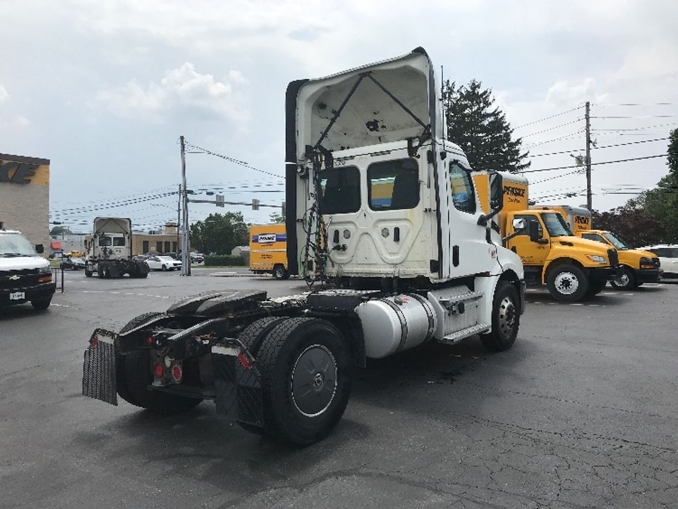 Day Cab Tractor-Heavy Duty Tractors-Freightliner-2019-T12642ST-Allentown-PA-619,900\n\t\tmiles-$ 24,250 - Image 7